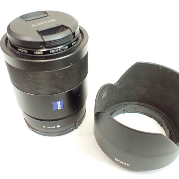 Sony SEL55F18Z Zeiss Sonnar FE 55mm f/1.8 Lens w/Hoya HD2 Filter, Hood, 2 Caps - Picture 11 of 15